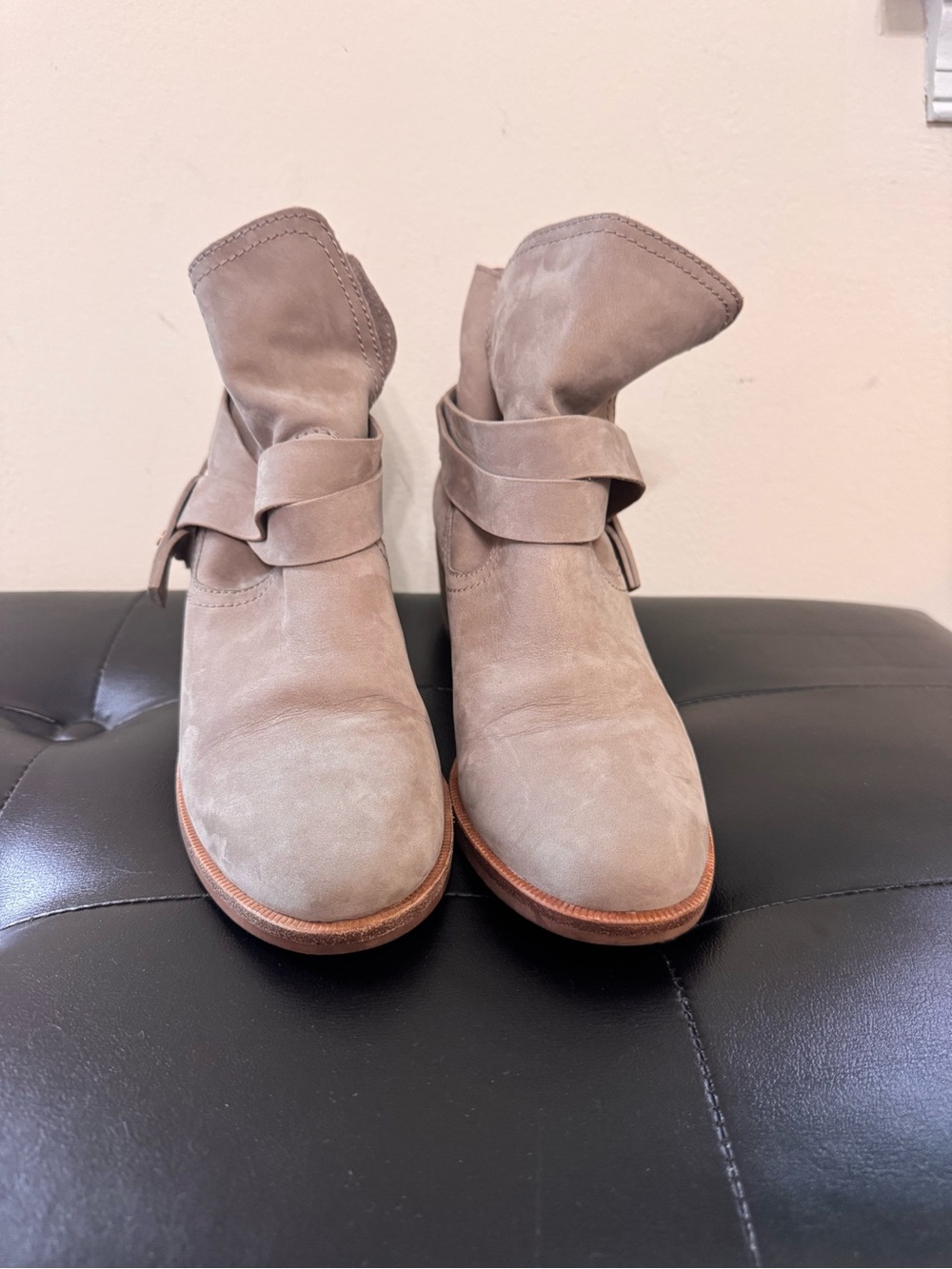 UGG Elora Boots Size 8 - Picture 13 of 13